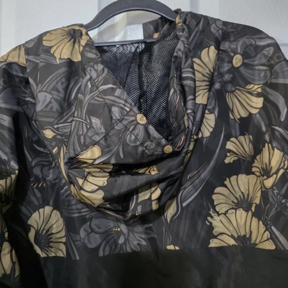 Golden State Warriors Hooded Windbreaker From Adapt -Gold Blooded Size Large - Picture 8 of 8